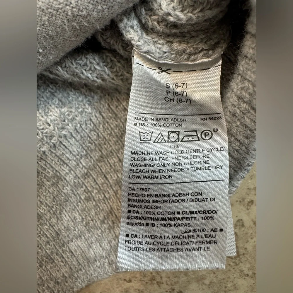 Girls Old Navy Over-sized Gray Button-Down Cardigan Sweater Sz 6-7